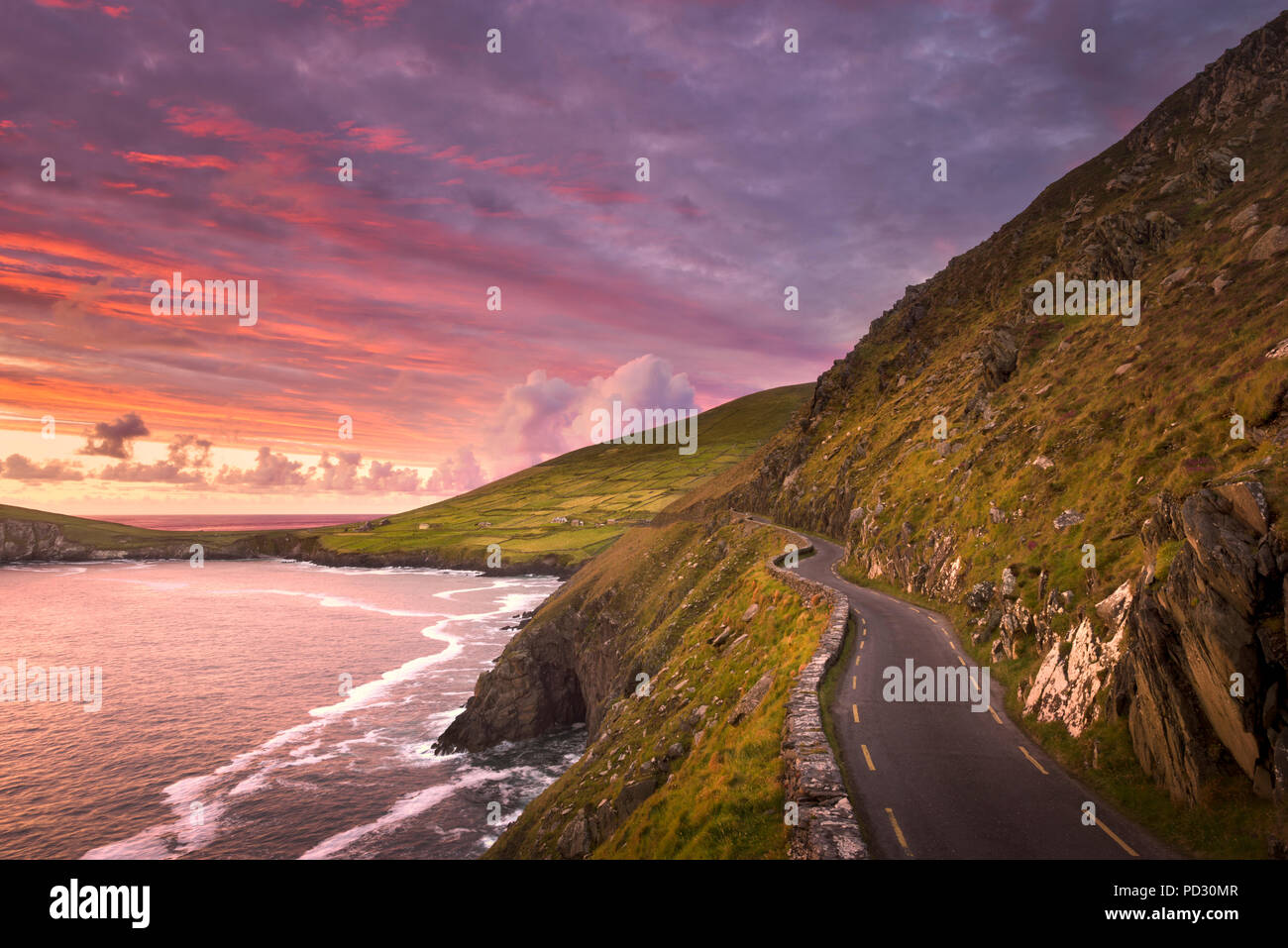 Slea Head Drive al tramonto, Dingle, Kerry, Irlanda Foto Stock