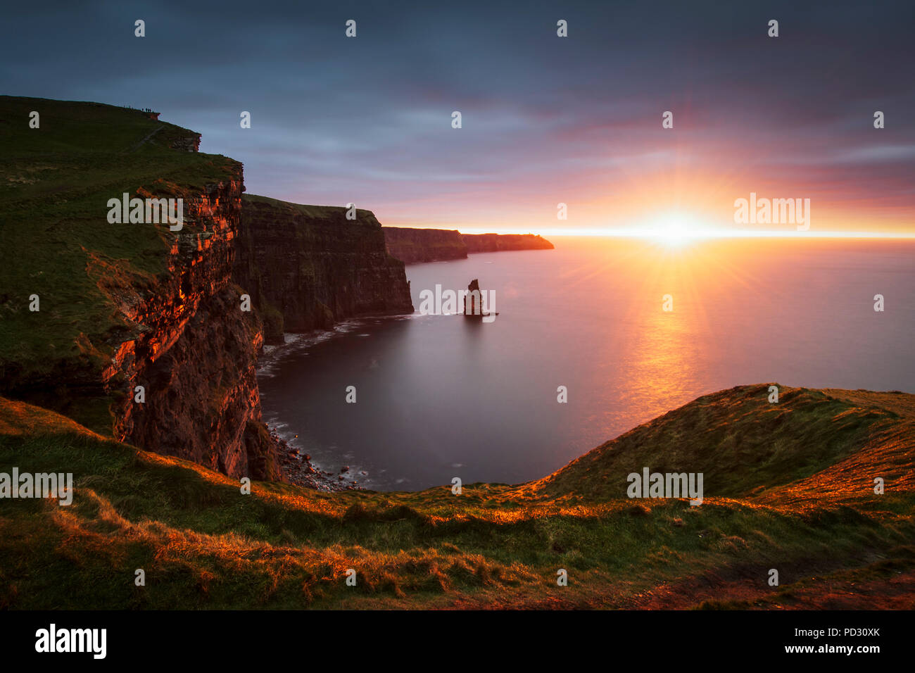 Scogliere di Moher al tramonto, Doolin, Clare, Irlanda Foto Stock