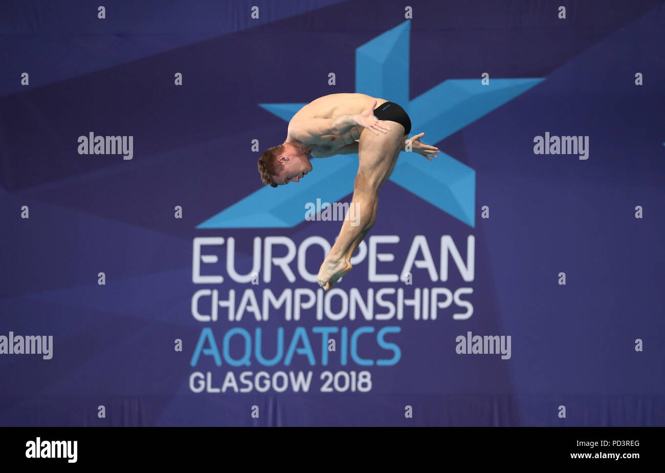 Per l'Ucraina Oleg Kolodiy durante il team misti finale di immersioni durante il giorno cinque del 2018 Campionati Europei presso il Royal Commonwealth Pool, Edimburgo. Foto Stock