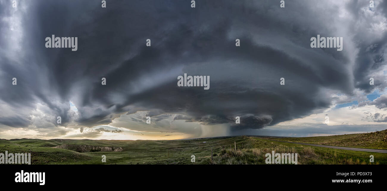Rotazione della tempesta e la fascettatura di supercell, Ogallala, Nebraska, USA Foto Stock