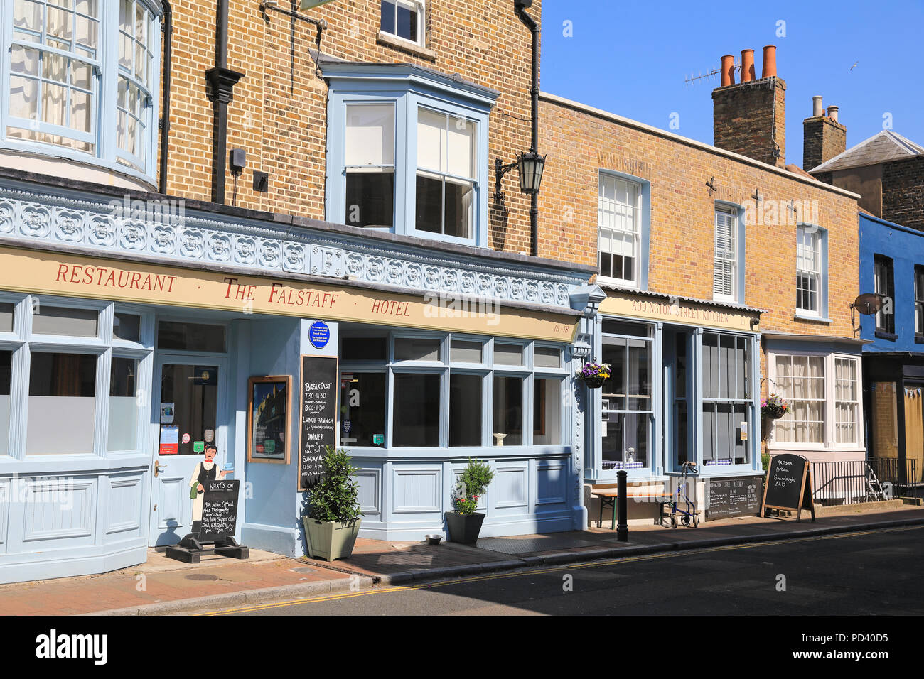 Gli edifici storici di arty Addington Street, nel West Cliff area di conservazione, a Ramsgate, sull'isola di Thanet, Kent, Regno Unito Foto Stock