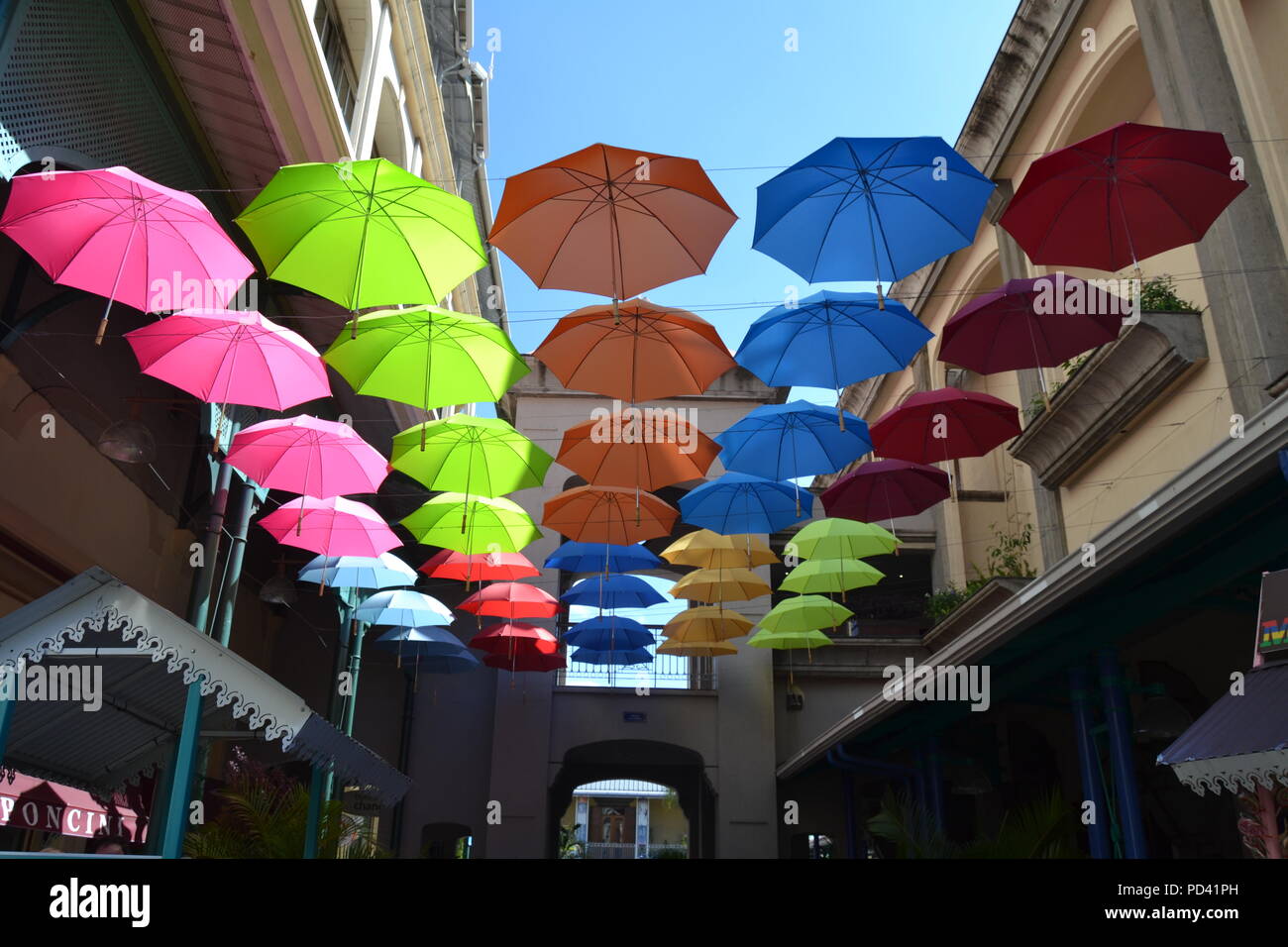 Le Caudan Waterfront ombrello mercato, Port Louis, Maurizio Foto stock -  Alamy