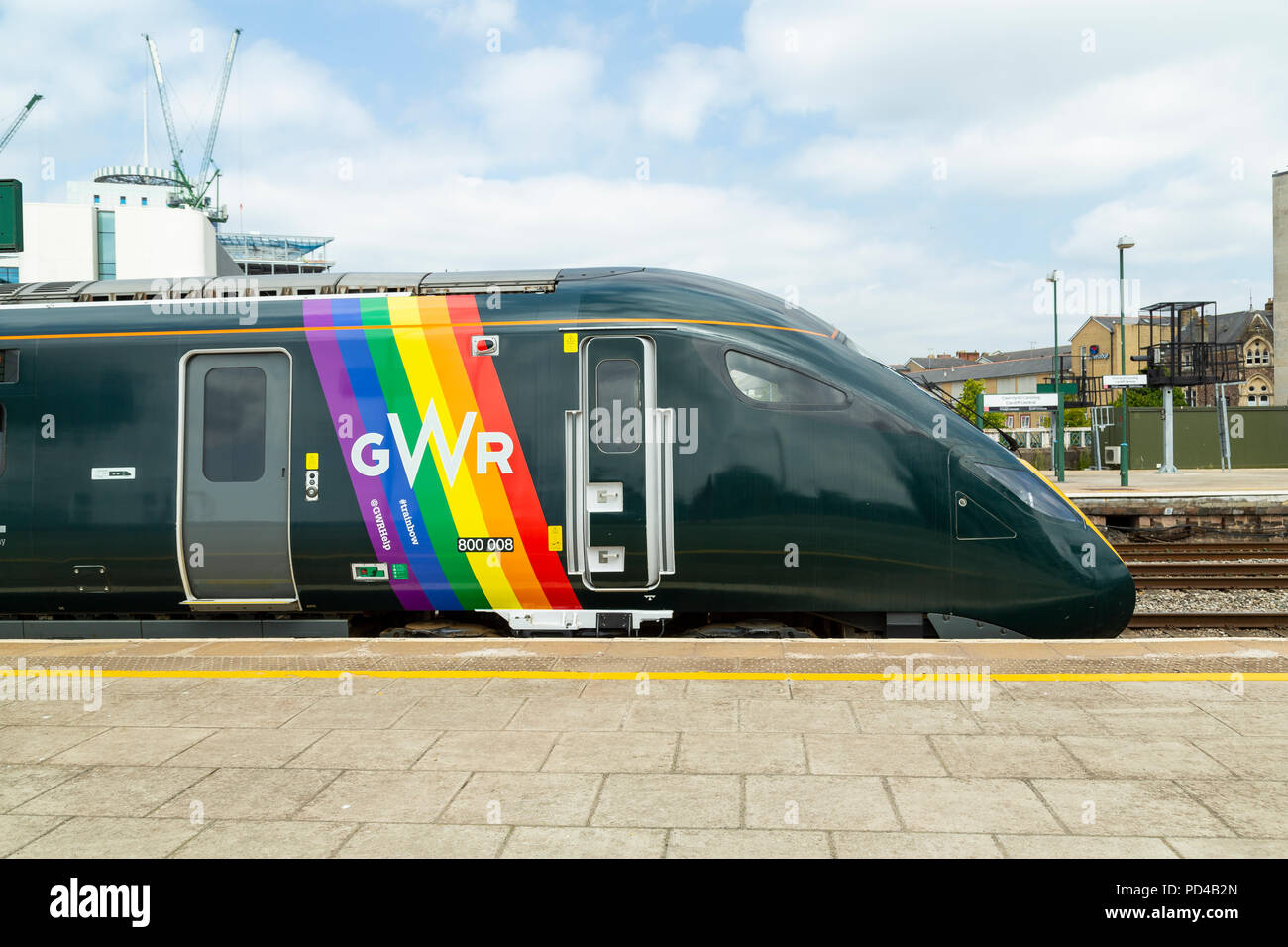 Hitachi Classe 800 convogli gestiti da Great Western Railway sotto il Dipartimento per i trasporti Intercity Express programma (IEP) permanente al Cardi Foto Stock