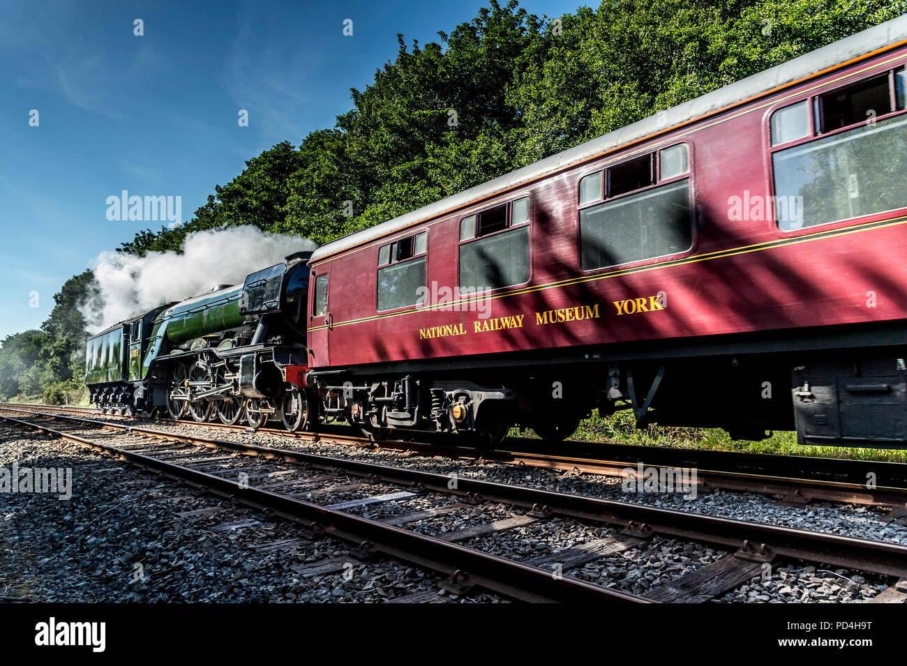 Il Flying Scotsman 60103 Classic treno a vapore passando attraverso Wennington-Bentham in rotta per York Railway Museum Foto Stock