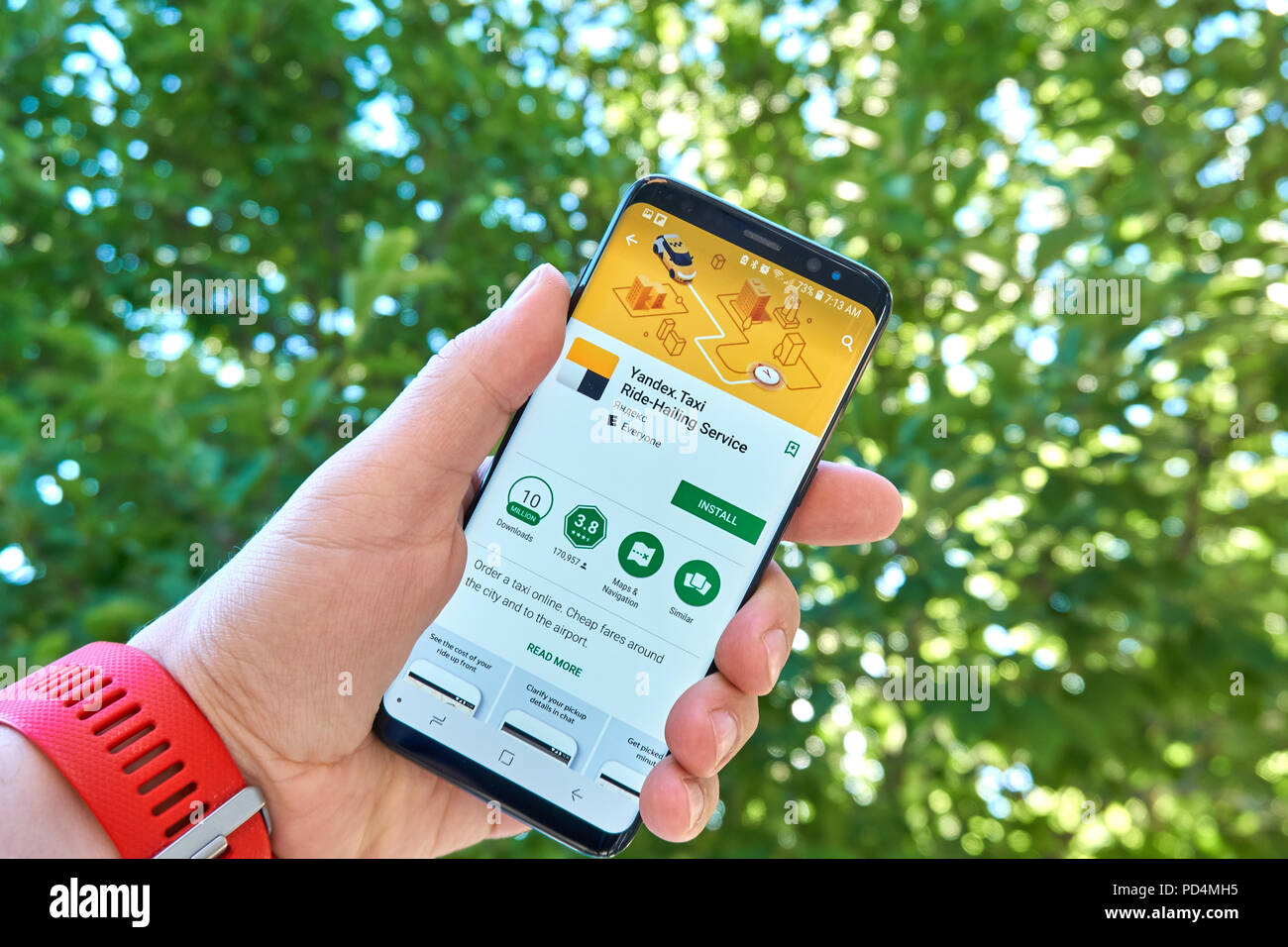 TORONTO, Canada - 15 luglio 2018: Yandex Taxi mobile app sul Samsung s8. Yandex N.V. è una federazione multinazionale specializzata in Internet-rel Foto Stock