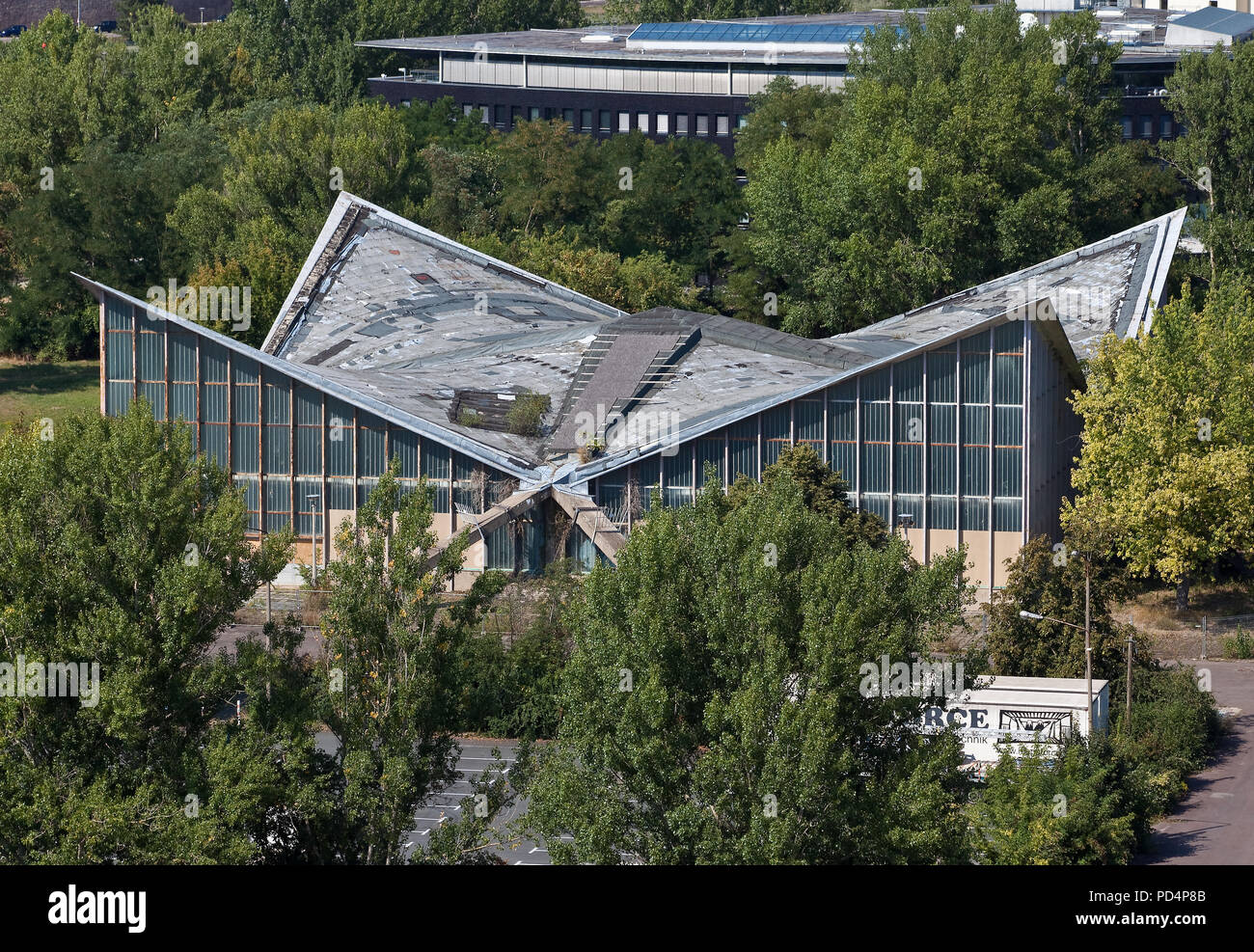 Magdeburg Rotehornpark Mehrzweckhalle HYPARSCHALE 1969 von Ulrich Müther u un errichtet stützenfreier Innenraum Grundfläche 48 x 48 m Leerstand seit 19 Foto Stock