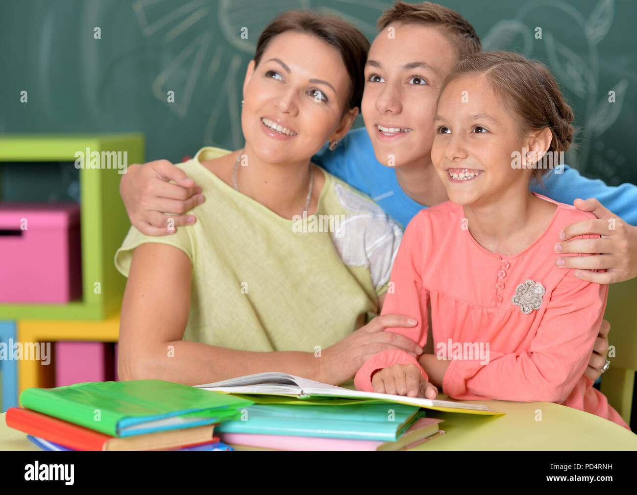 Madre con i bambini Foto Stock