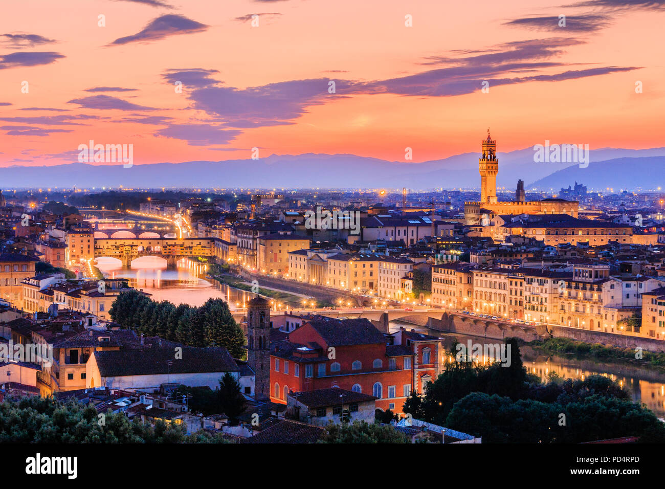 Firenze Italia Vista Al Tramonto Del Ponte Vecchio E Palazzo
