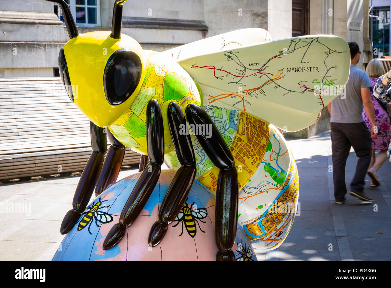 Mappa delle api di lavoratore - Caroline Coates. Bee nella città, arte pubblica evento nella città di Manchester. Oltre 100 api su un libero e per il divertimento di tutta la famiglia trail. Foto Stock