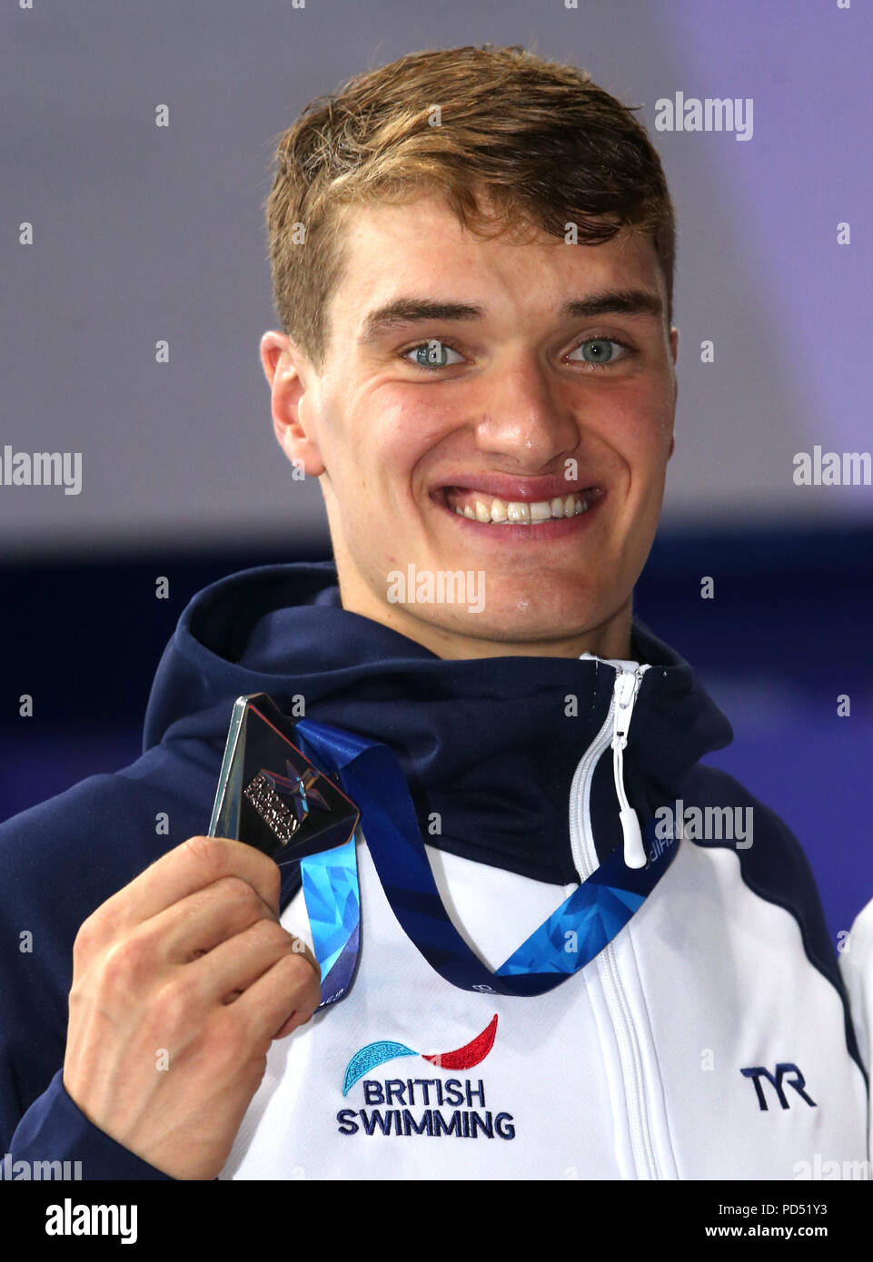 Gran Bretagna James Wilby con la medaglia d argento in Uomini 200m a rana durante il giorno cinque del 2018 Campionati Europei a Tollcross International centro nuoto, Glasgow. Foto Stock