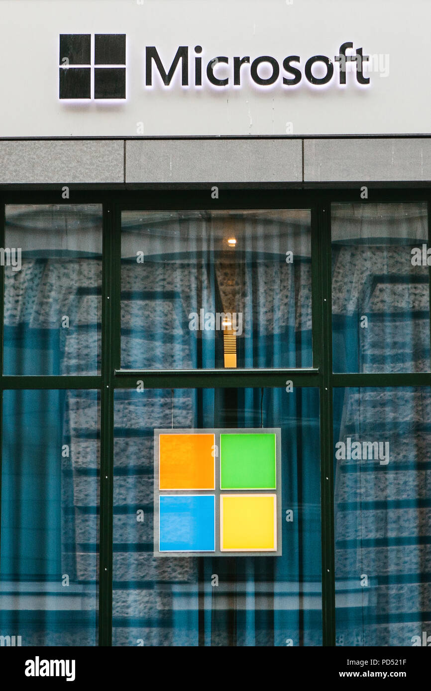 Berlino, Germania 15 Febbraio 2018: Microsoft Corporation o MS. Sala operativa del sistema Windows o azienda multinazionale nella produzione di software per mezzo di computer e personal computer Foto Stock