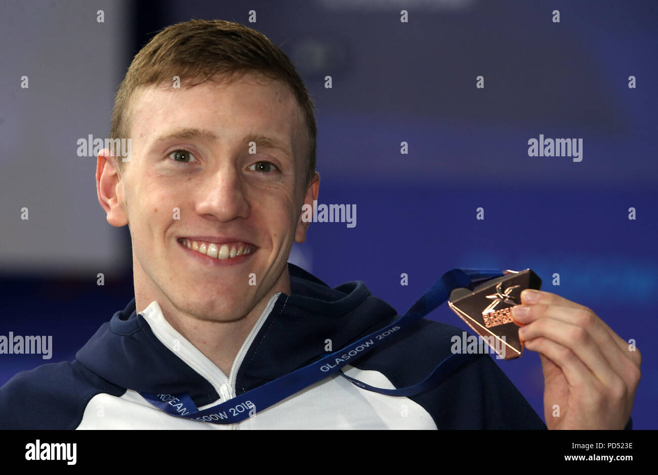 Gran Bretagna Max Litchfield con una medaglia di bronzo per il 200m singoli Medley durante il giorno cinque del 2018 Campionati Europei a Tollcross International centro nuoto, Glasgow. Foto Stock