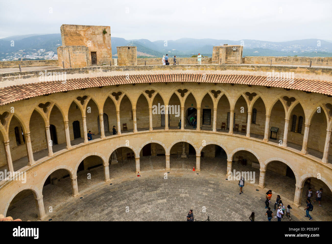 Palma de Mallorca è un resort in città e la capitale dell'isola spagnola di Maiorca (Maiorca) nel Mediterraneo occidentale. La massiccia Santa María cath Foto Stock