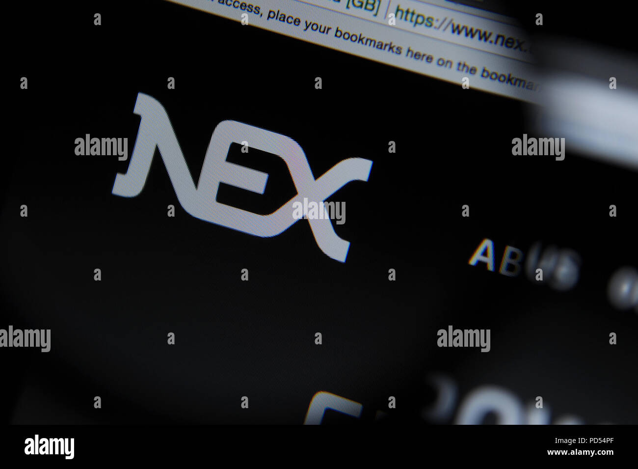 Il sito web NEX visto attraverso una lente di ingrandimento Foto Stock