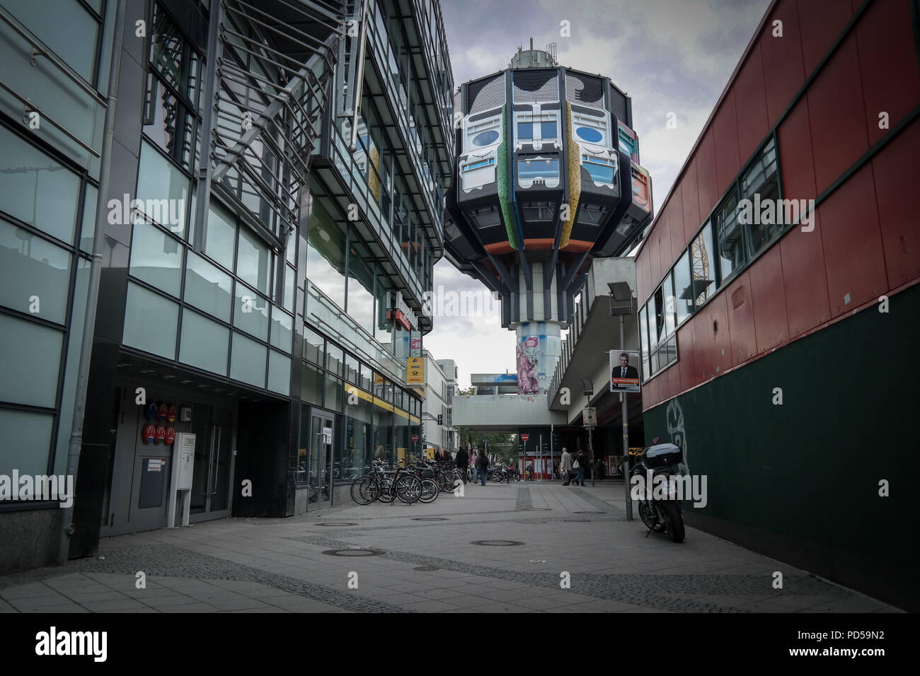 Berlin Steglitz, Turmrestaurant "Bierpinsel", eröffnet 1976. Architetto: Ralf Schüler und Ursulina Schüler-Witte, Die auch das ICC Berlin entwarfen. Foto Stock