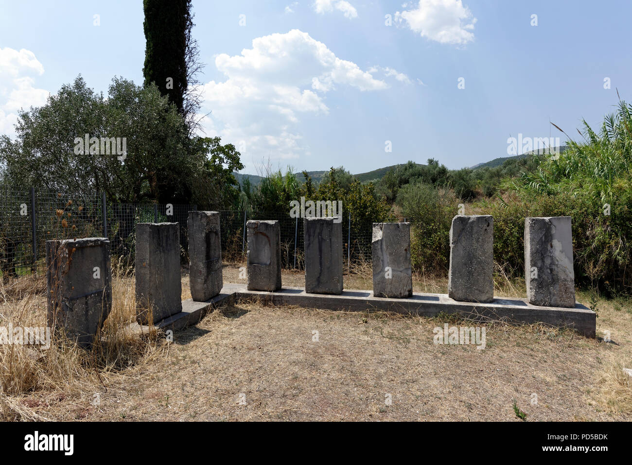 Grave stele che portano le iscrizioni di persone decedute databili tra il III secolo A.C. e il I secolo A.C. Antica Messene. Peloponneso. La Grecia Foto Stock Grave stele che portano le iscrizioni di persone decedute databili tra il III secolo A.C. e il I secolo A.C. Antica Messene. Peloponneso. La Grecia Foto Stock