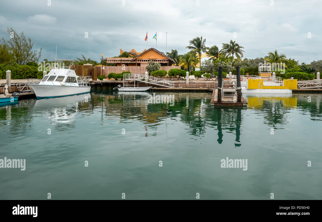 Sia nella porta laterale bay su metà Princess Cay Island Bahamas Foto Stock