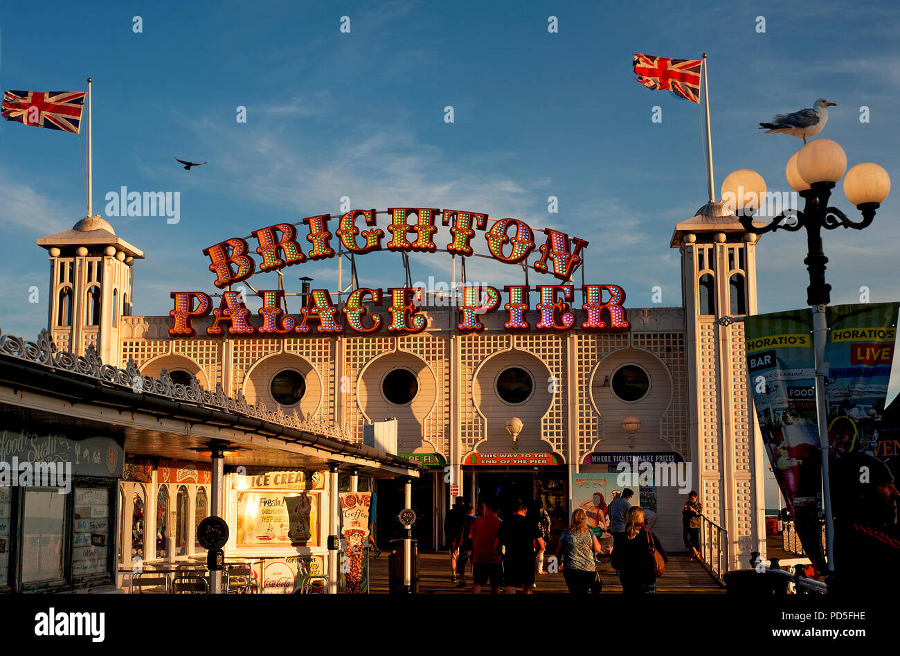 Il famoso Palazzo di Brighton Pier in Inghilterra del Sud Costa ha cambiato il suo nome in 2018 a Brighton Palace Pier, una combinazione dei suoi due nomi precedenti. Foto Stock
