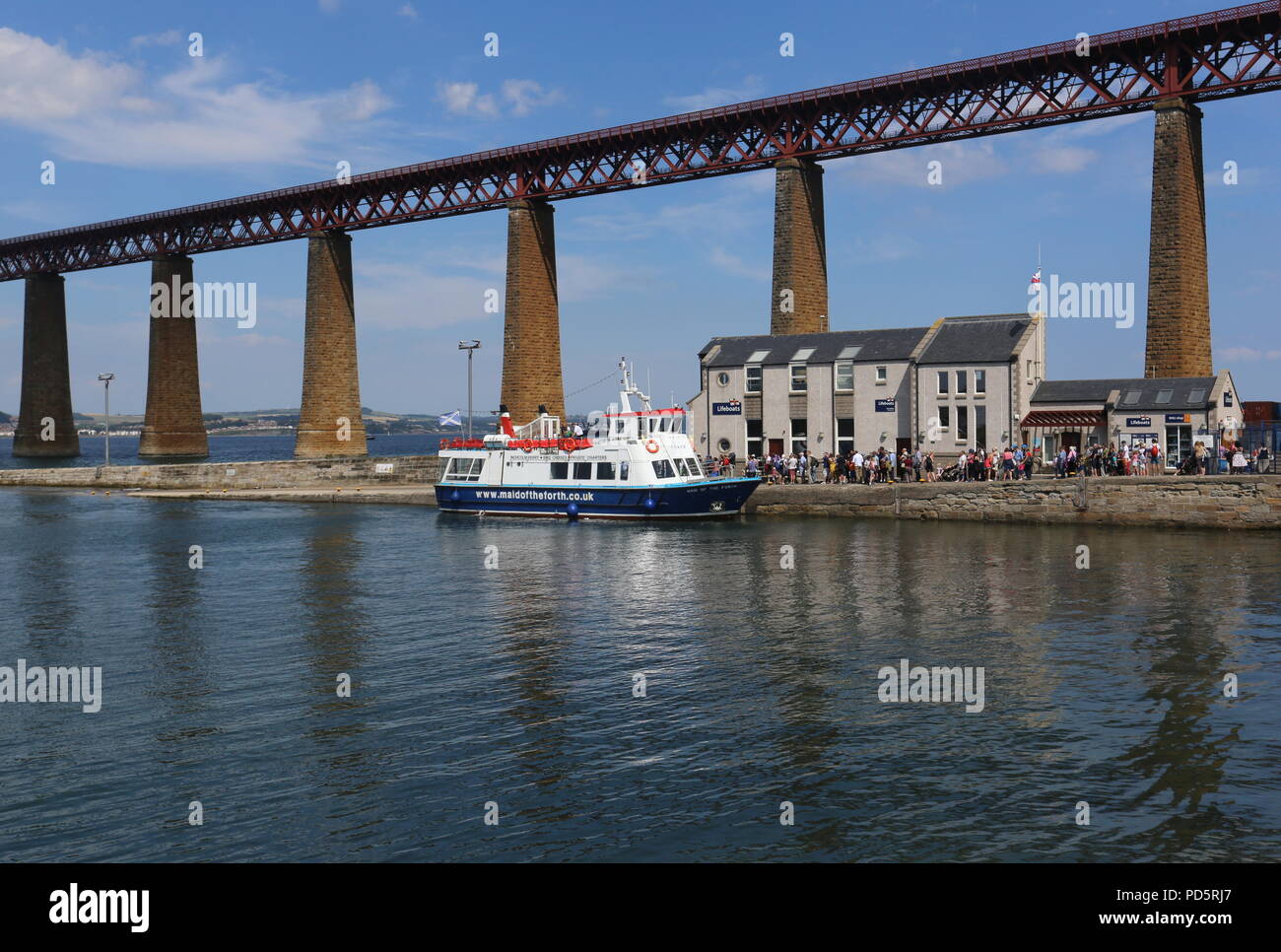 La domestica della via sightseeing imbarcazione attraccata al Molo Hawes South Queensferry Scozia Luglio 2018 Foto Stock