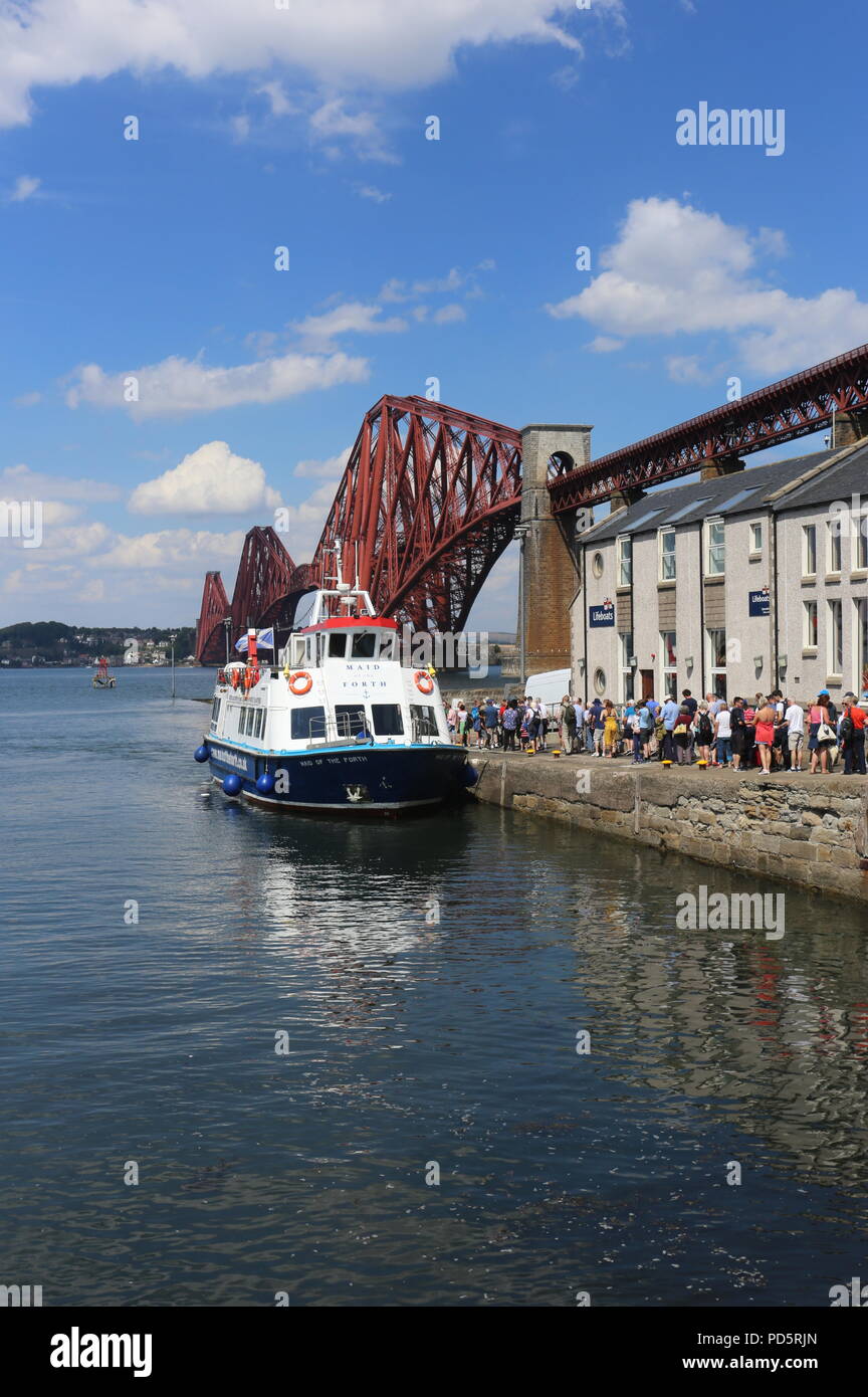 La domestica della via sightseeing imbarcazione attraccata al Molo Hawes South Queensferry Scozia Luglio 2018 Foto Stock