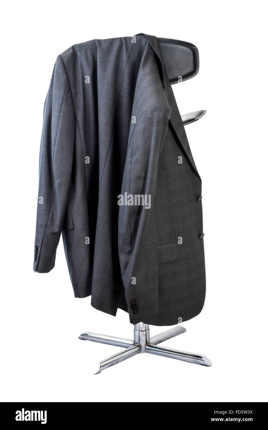In pelle nera e cromo sgabello da bar su uno sfondo bianco, con una tuta mans jacket appeso sul retro. Foto Stock
