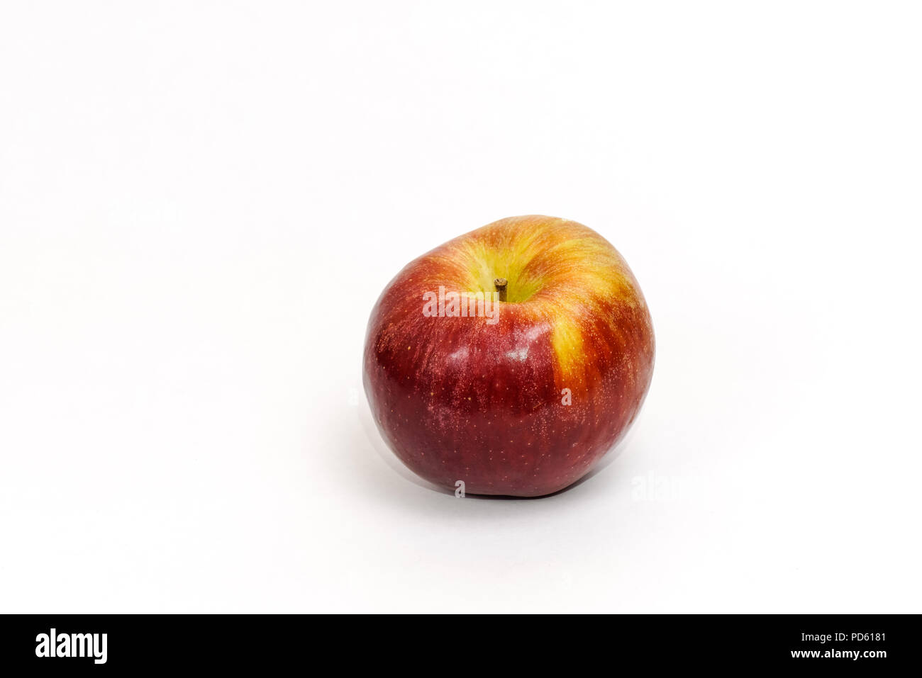 Unico mcintosh Apple su uno sfondo bianco Foto Stock