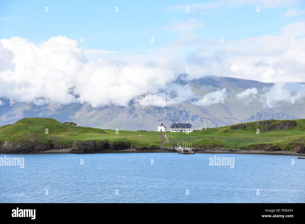 Vista dalla nave vicino a Reykjavik, Islanda. Luglio, 2018 Foto Stock