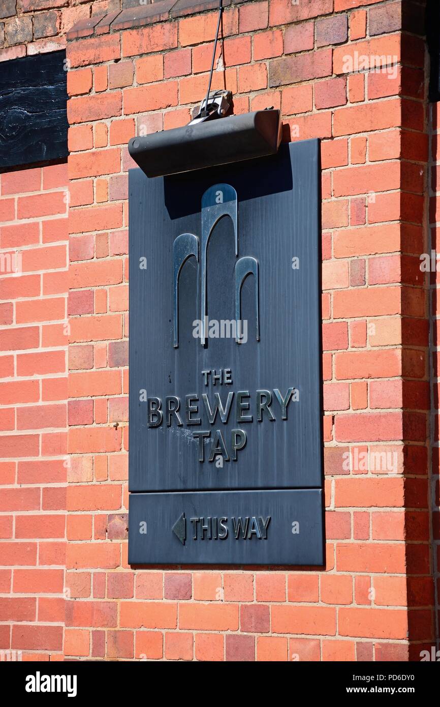 La Birreria tocca Iscriviti su una parete presso la fabbrica di birra nazionale centro, Burton upon Trent, Staffordshire, Regno Unito, Europa occidentale. Foto Stock