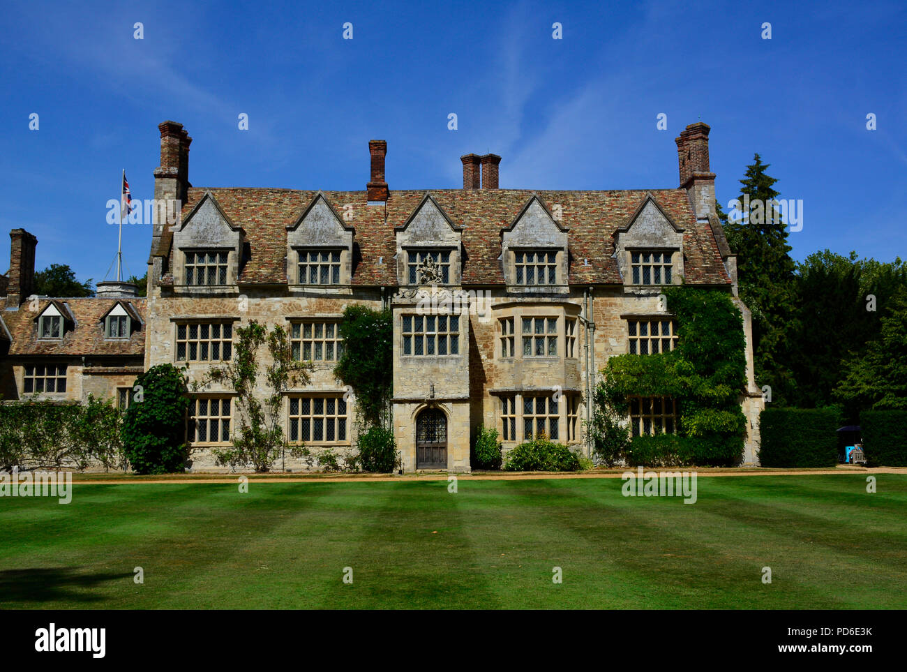 Vista di Anglesey Abbey, Cambridgeshire Foto Stock