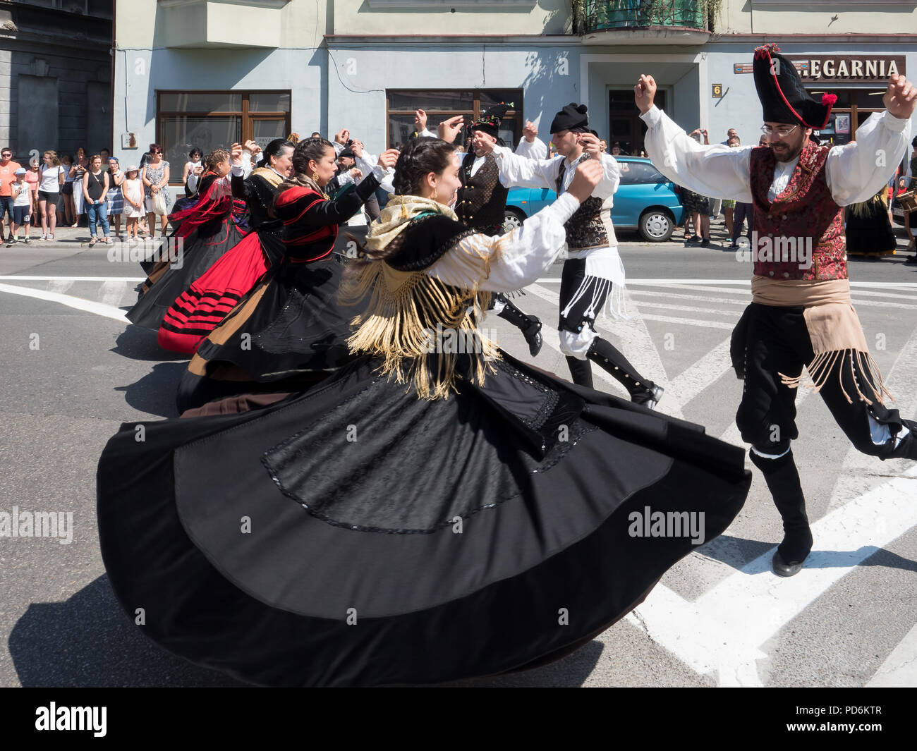 Il cinquantacinquesimo Beskidy Montanari " Settimana della Cultura 29.07- 06.08.2018 . Sfilano per le strade di Żywiec ho Polonia 04.08.2018 . NOSA TERRA da Perei Foto Stock