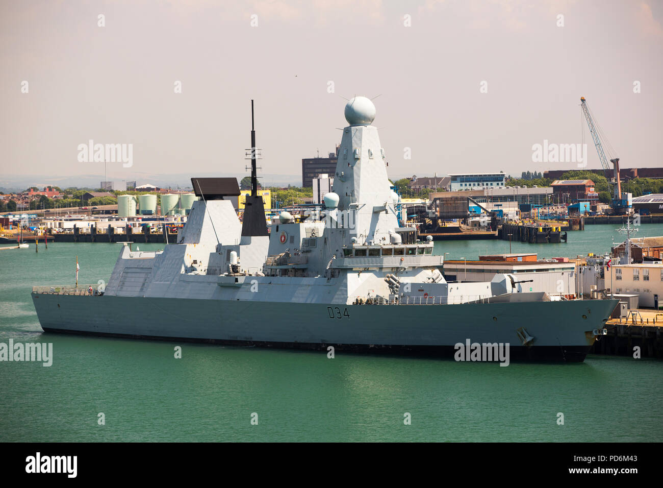 HMS Diamond in Navale di Portsmouth docks, una difesa aerea distruttore, Foto Stock