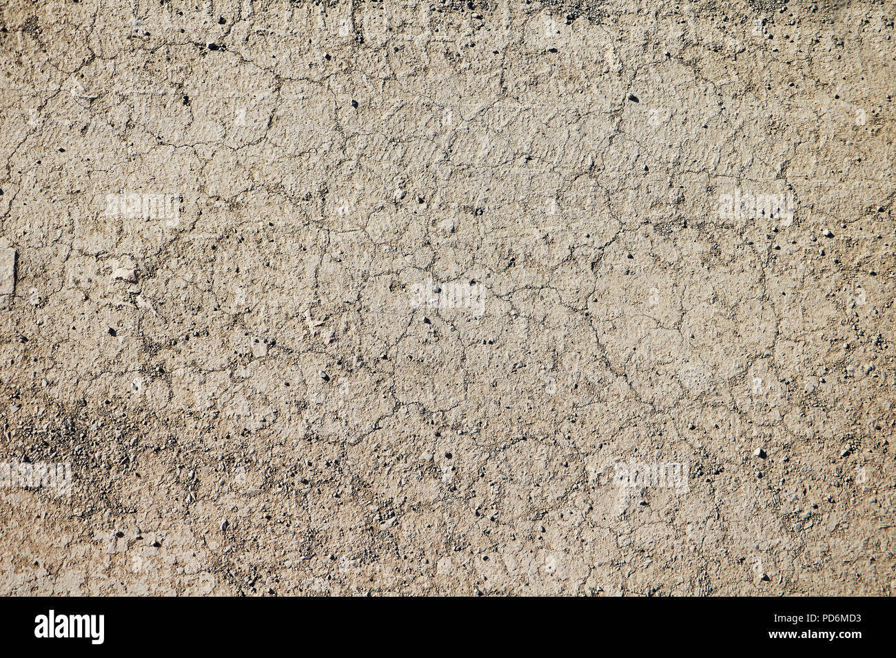 Texture di secco massa rotto. Il deserto dello sfondo. La carenza globale di acqua sul pianeta. Incrinature sulla terra marrone o il terreno come un simbolo di clima caldo Foto Stock