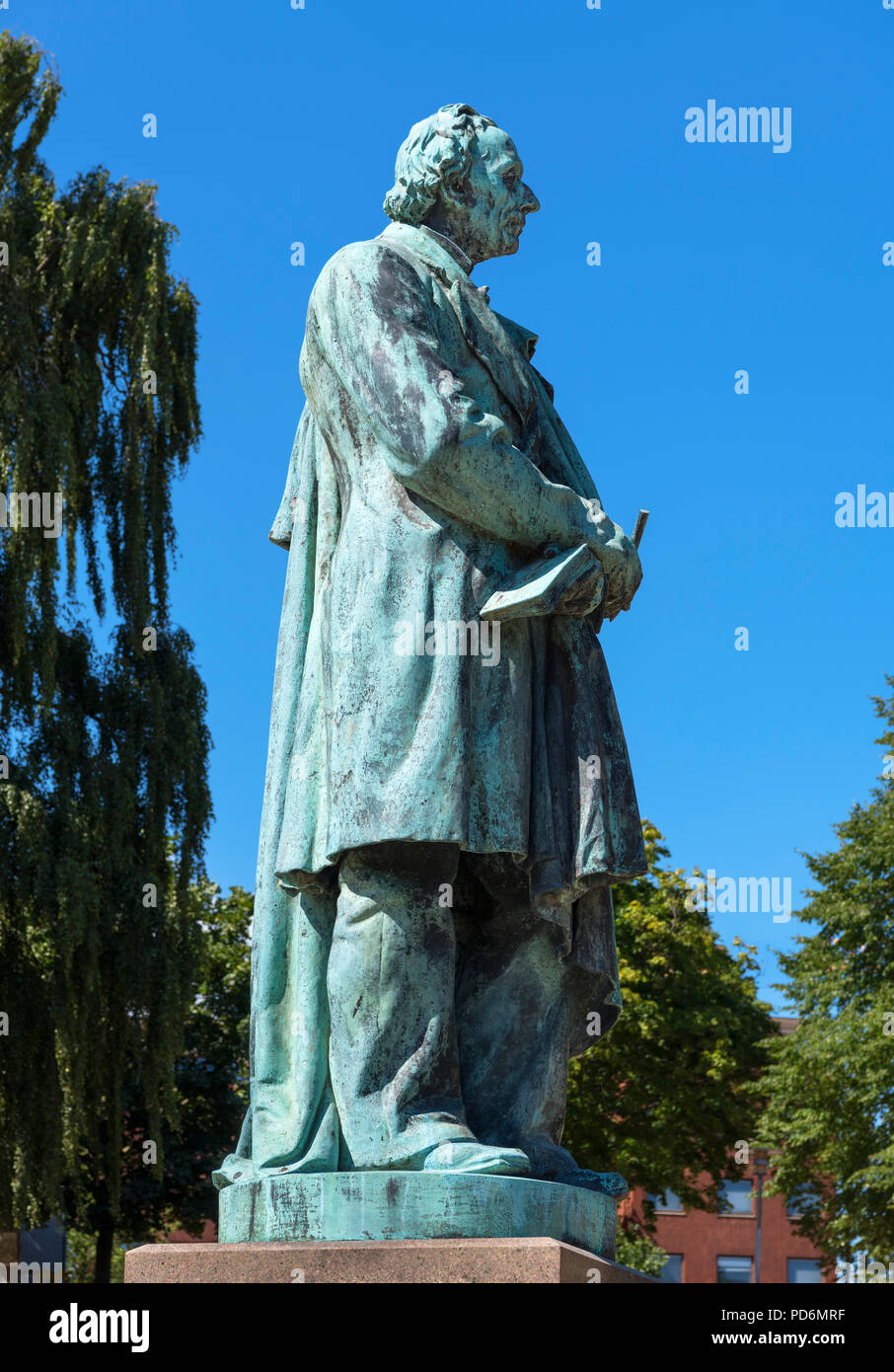 Statua di lo scrittore danese Hans Christian Andersen nella sua città natale di Odense, Funen, Danimarca Foto Stock