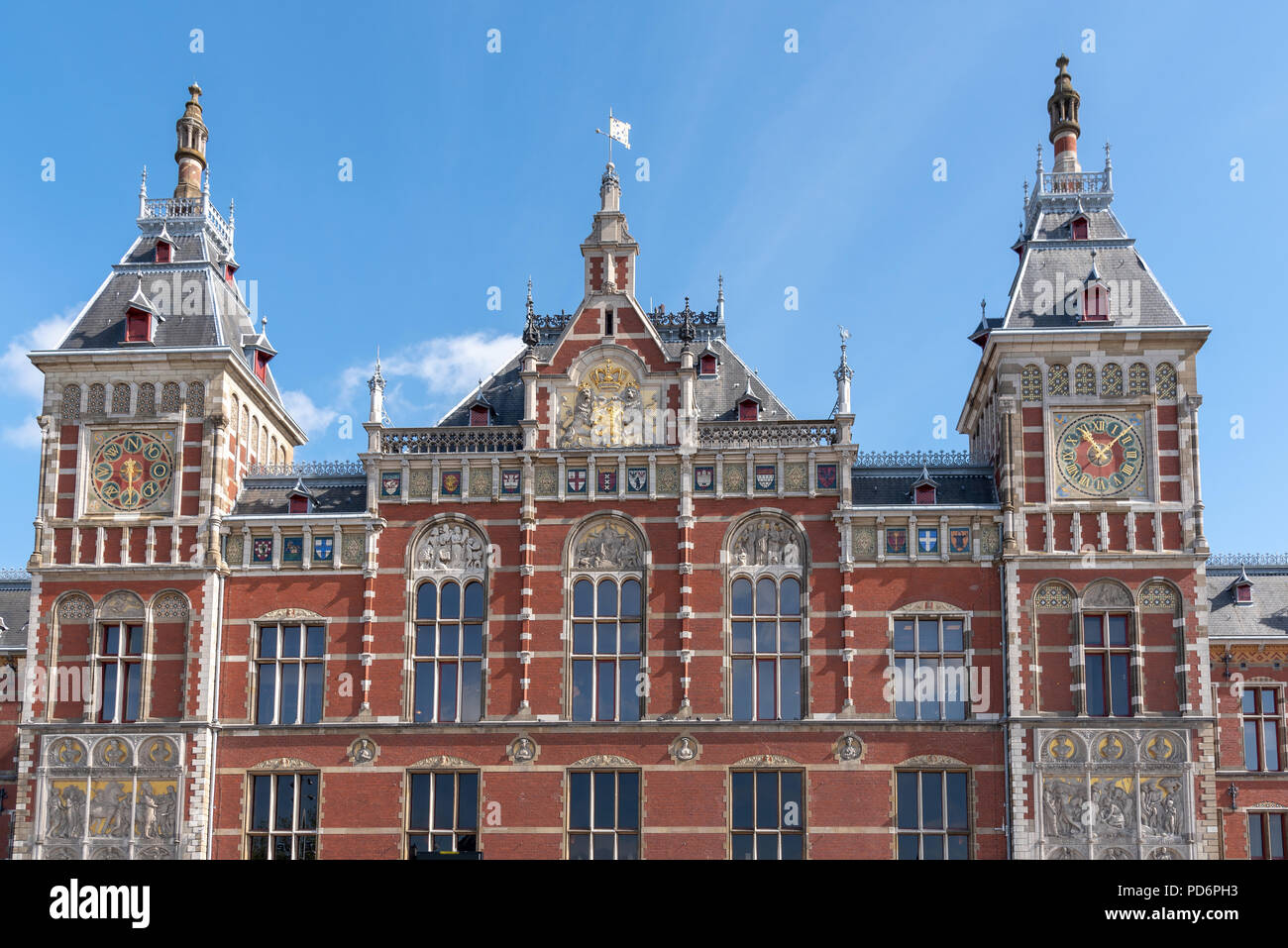 Amsterdam Centraal railway station building Foto Stock