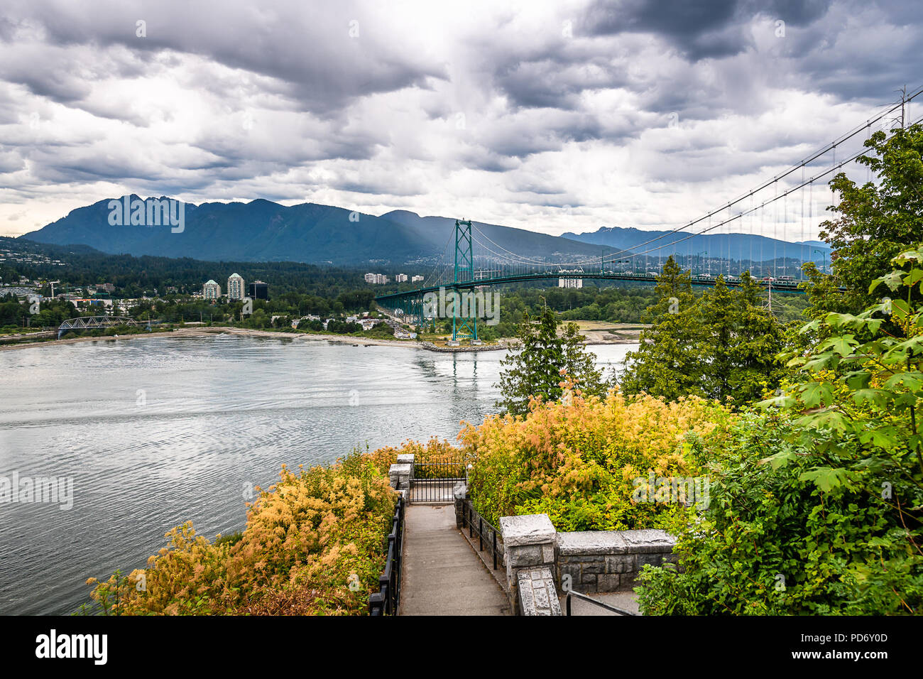 Il Ponte Lions Gate dalla Prospect Point Lookout Foto Stock