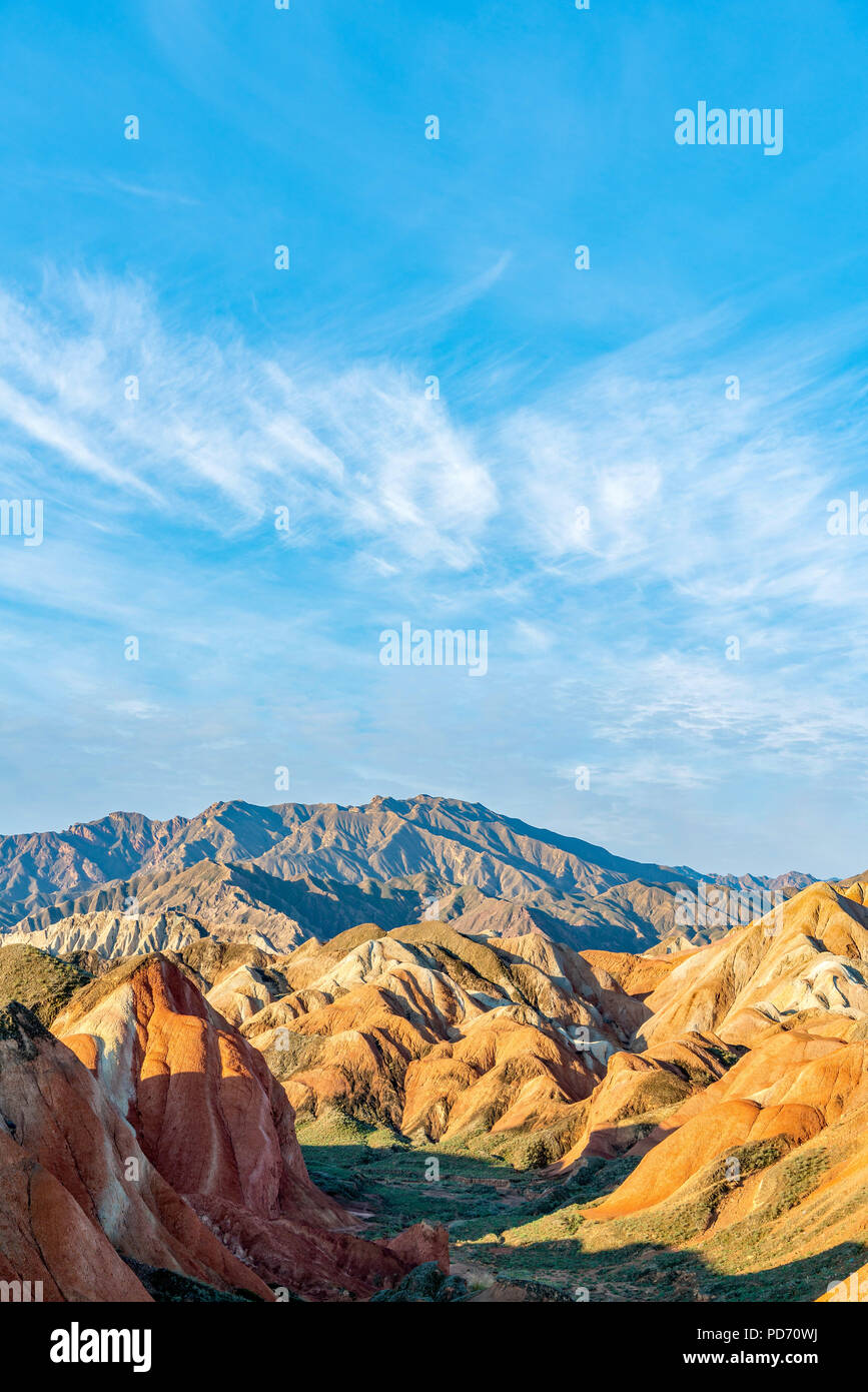 Rocce colorate su un luminoso giorno all'Danxia Zhangye rilievi Foto Stock