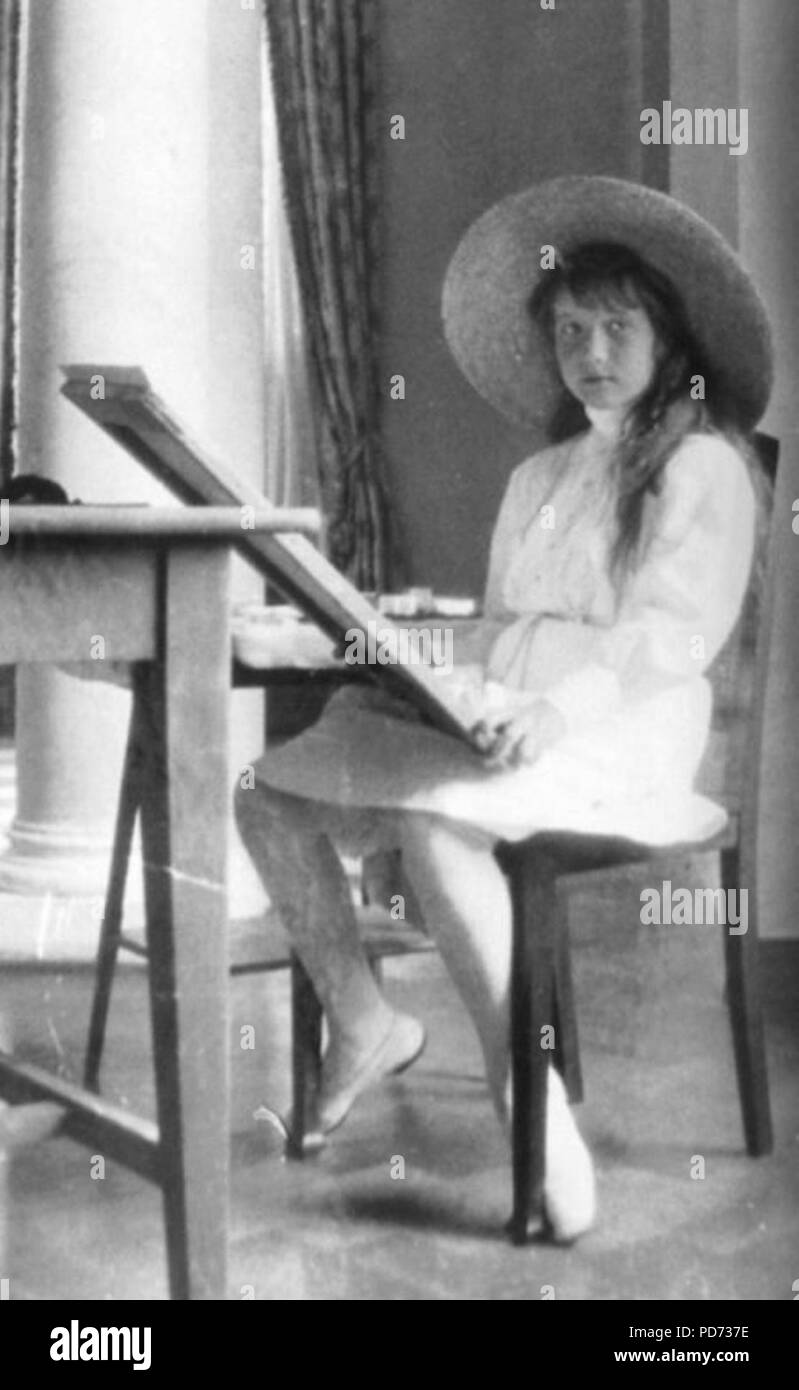 Anastasia con una foto al palazzo di Livadia, Crimea. Foto Stock