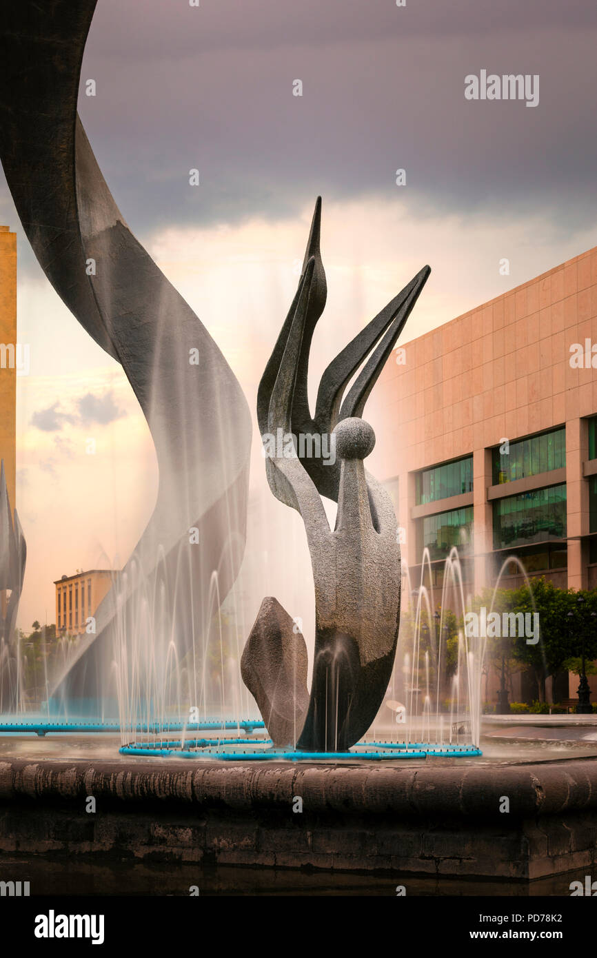 Scultura Quetzalcoatl dettaglio, Plaza Tapatio, Guadalajara, Messico. Foto Stock