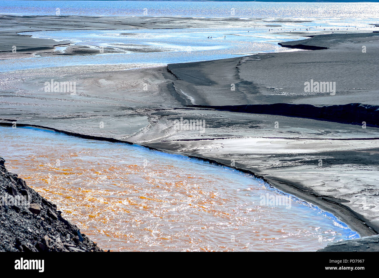 Rifiuti di produzione viene accumulato in acqua Foto Stock