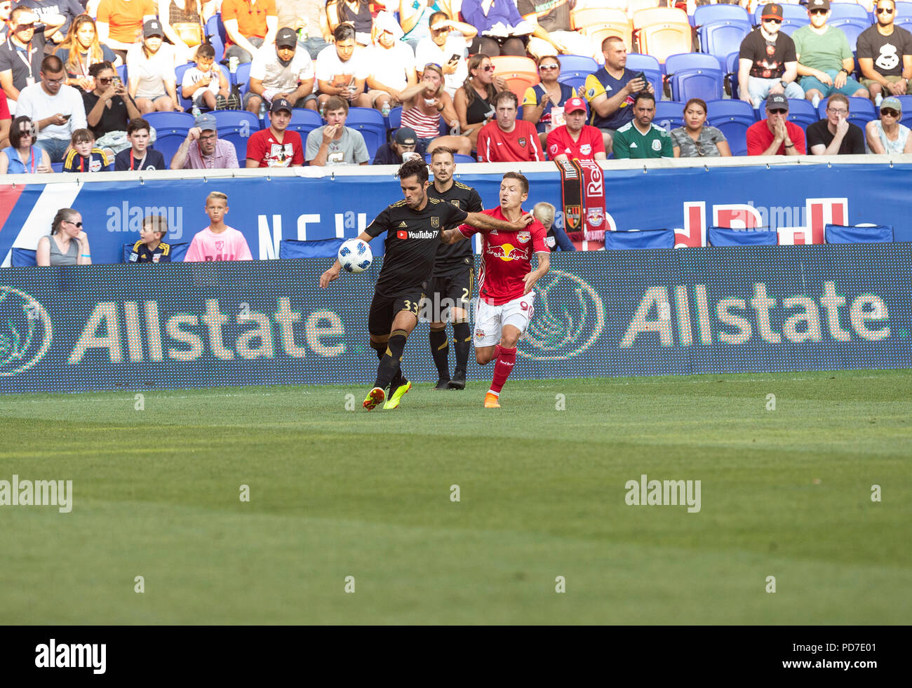 Harrison, Stati Uniti. 05 Ago, 2018. Benny Feilhaber (33) di LAFC controlla la sfera durante il normale gioco MLS contro Red Bulls in Red Bull Arena Red Bulls ha vinto 2 - 1 Credito: Lev Radin/Pacific Press/Alamy Live News Foto Stock