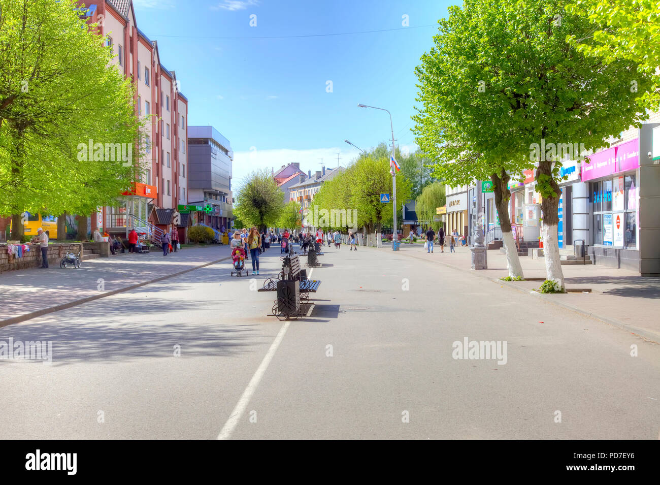 SOVETSK, RUSSIA - maggio 01.2018: panorama della città. Vittoria Street nella città Sovetsk Foto Stock