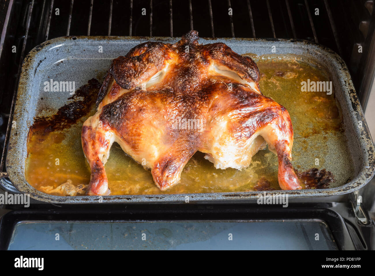 Il pollo cotto in forno. Foto Stock