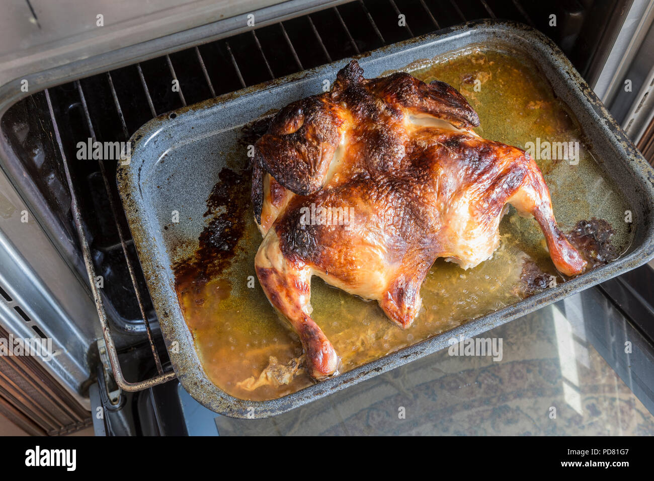 Il pollo cotto in forno. Foto Stock