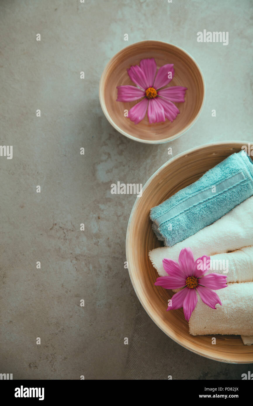 Prodotti per il benessere e cosmetici. Dayspa prodotti cosmetici. Spa e wellness impostazione. Foto Stock