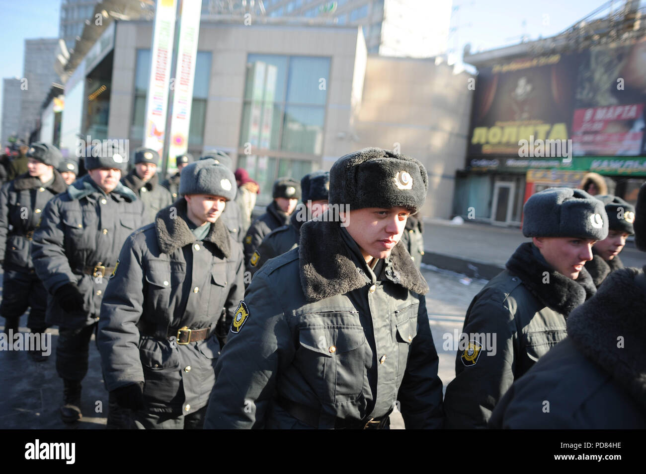 Marzo 10, 2012 - Moscow, Russia: la polizia russa ha dispiegato in vigore per le strade di Mosca durante una manifestazione dell opposizione. Des policiers russes se deploient lors de la Manifestazione anti-Poutine denoncant des fraudes lors de l'elezione presidentielle du 4 mars 2012. *** La Francia / NESSUNA VENDITA A MEDIA FRANCESI *** Foto Stock