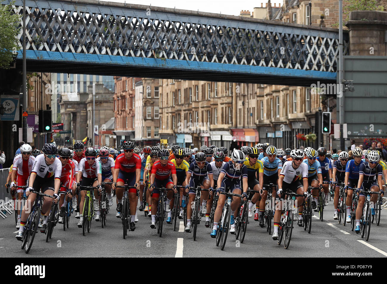 Glasgow, Regno Unito. 5 agosto 2018. Il Peloton inizia al 2018 Campionati Europei durante il ciclismo su strada Campionati Europei Glasgow 2018, nel centro della città di Glasgow e aree metropolitane della Gran Bretagna, il giorno 4 Agosto 5, 2018 - Photo Laurent lairys / DPPI Credito: Laurent Lairys/Agence Locevaphotos/Alamy Live News Foto Stock