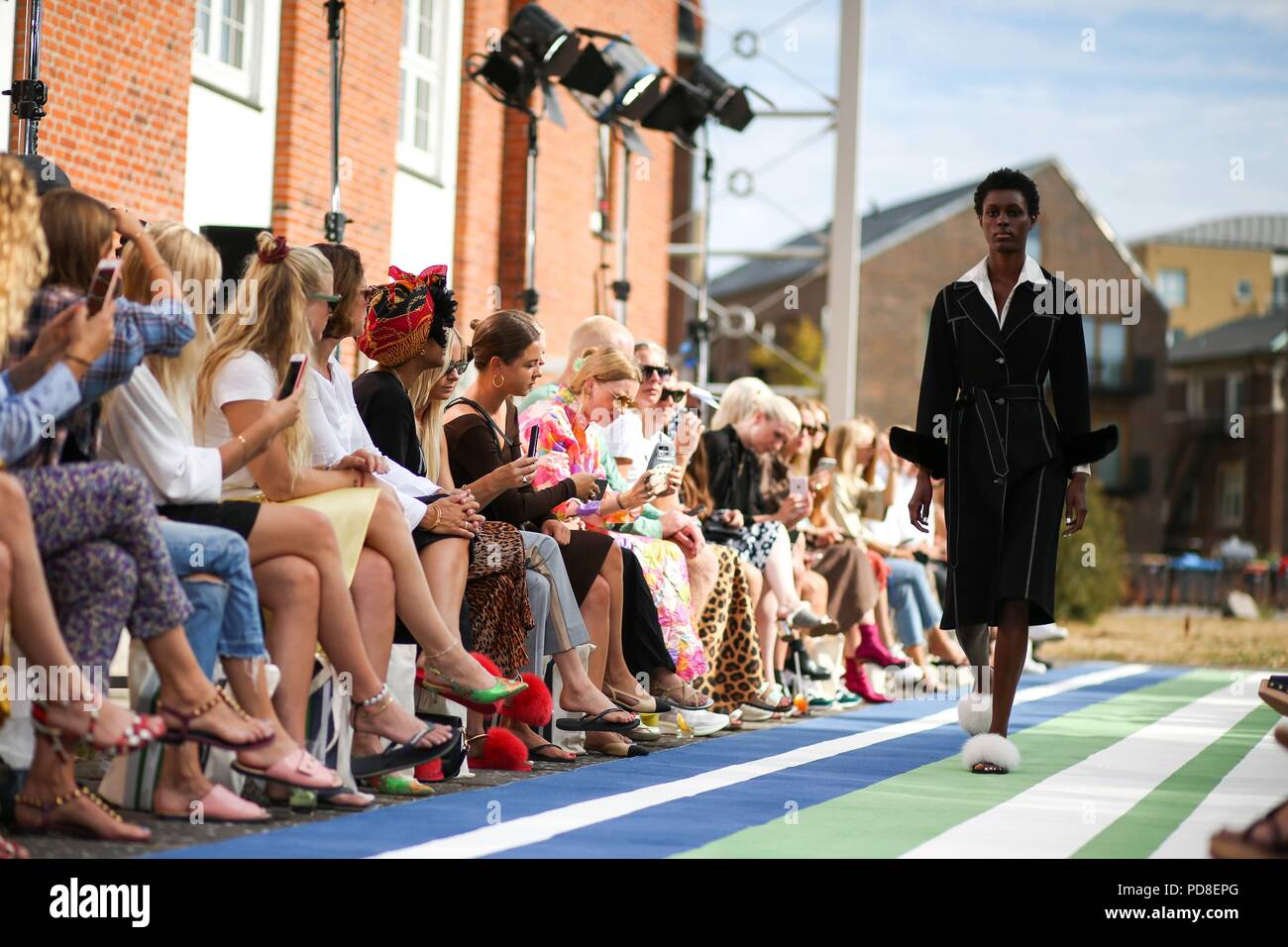 Un modello a piedi la pista al Oh! Da Kopenhagen Fur pista spettacolo durante la Copenhagen Fashion Week - Agosto 7, 2018 - Foto: Pista Manhattan ***per solo uso editoriale*** | Verwendung weltweit Foto Stock