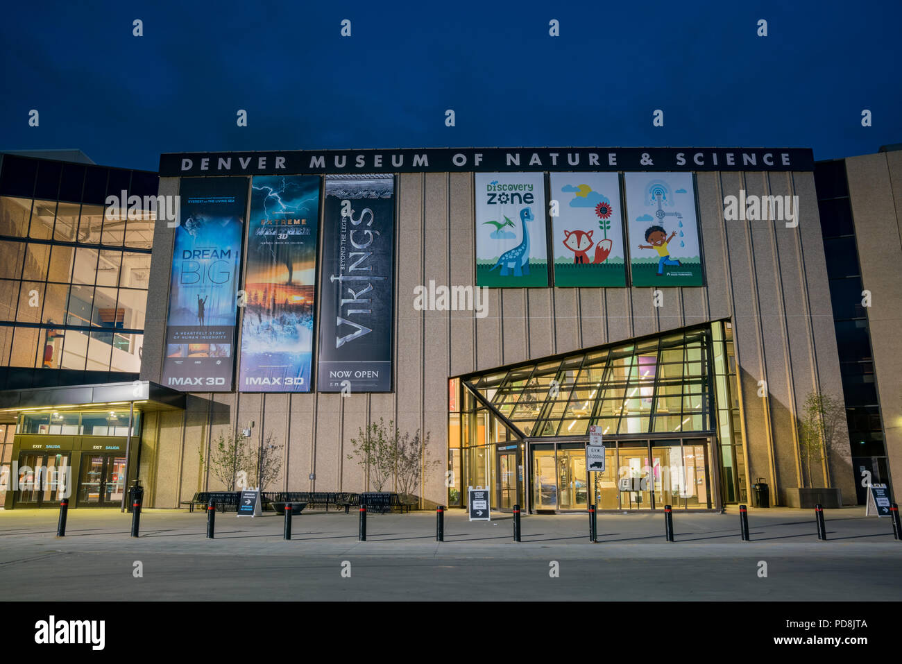 Denver, 6 maggio: vista notturna di Denver Museo di Scienza e Natura Il 6 maggio 2017 a Denver, in Colorado Foto Stock
