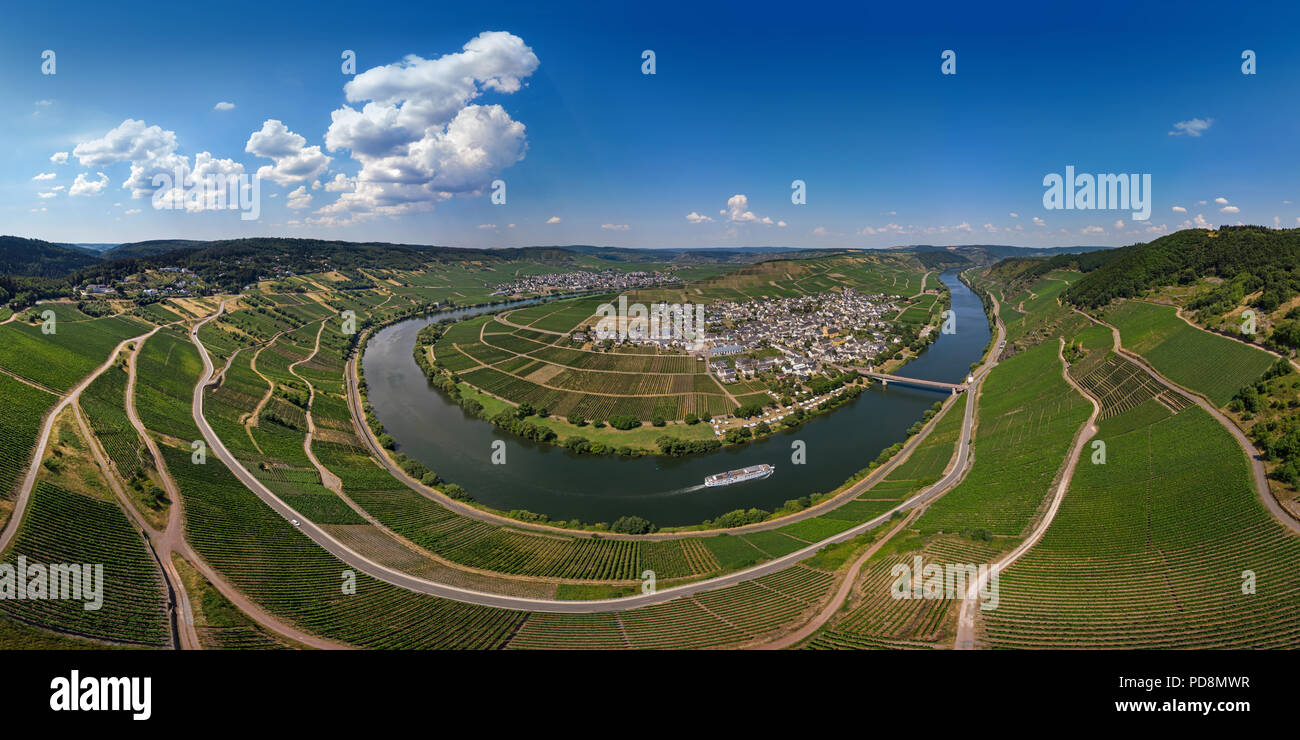 Fiume Moselle piegare vicino Trittenheim, Germania Foto Stock