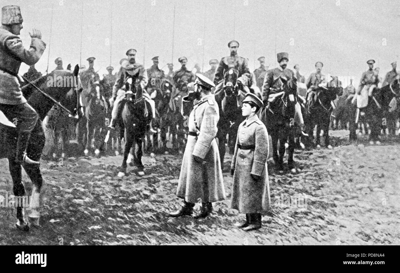 Lo Zar Nicola II di Russia. 1868-1918. L'ultimo imperatore della Russia. Nella foto con il suo figlio Tsarevich Alexei Nikolaevich, 1904-1918. Foto Stock